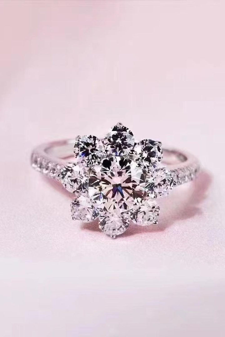 1 Carat Moissanite Flower Ring - JOWLILI