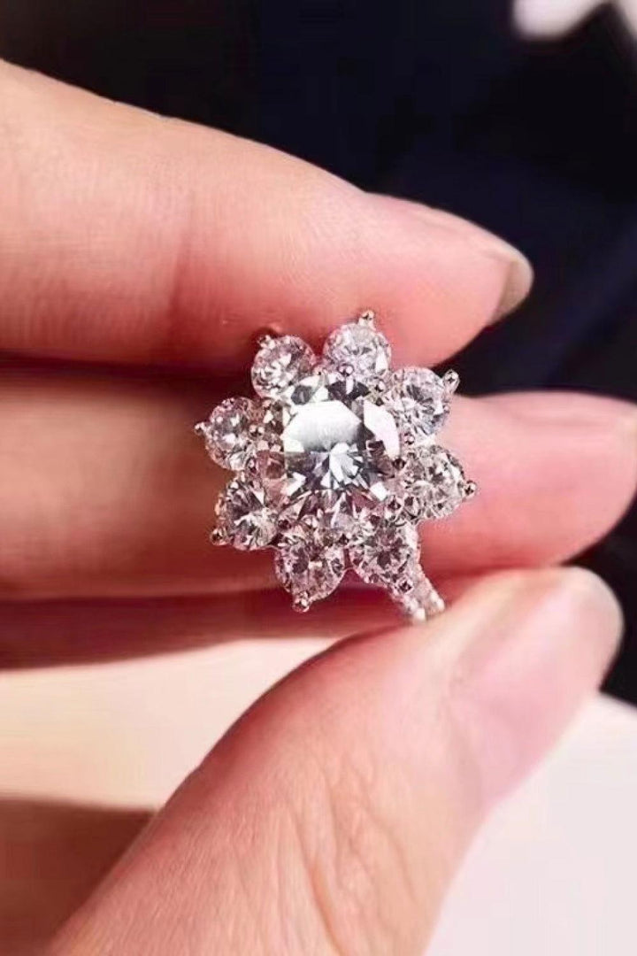 1 Carat Moissanite Flower Ring - JOWLILI